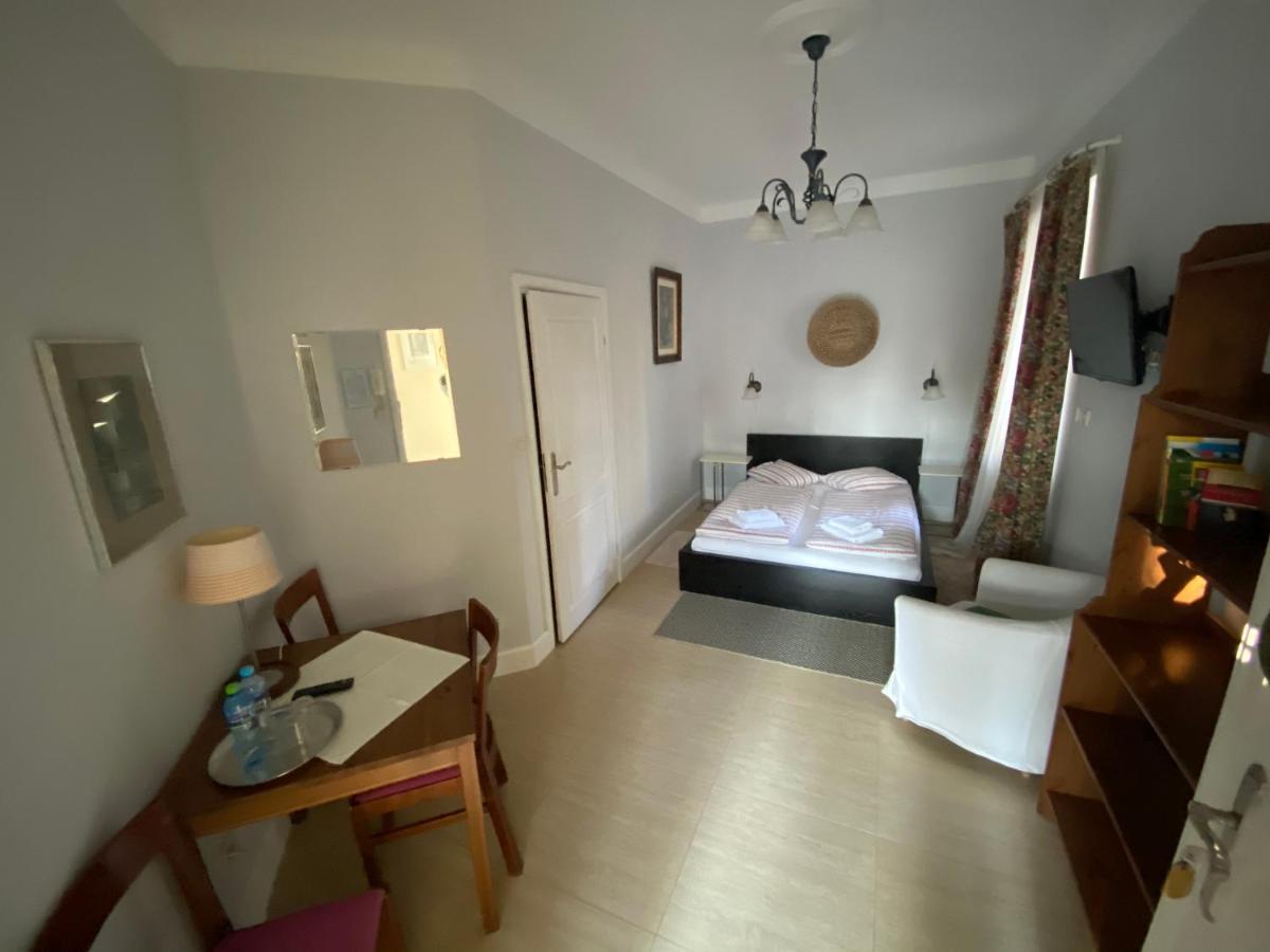 Krzysin Hotel Podkowa Lesna ภายนอก รูปภาพ