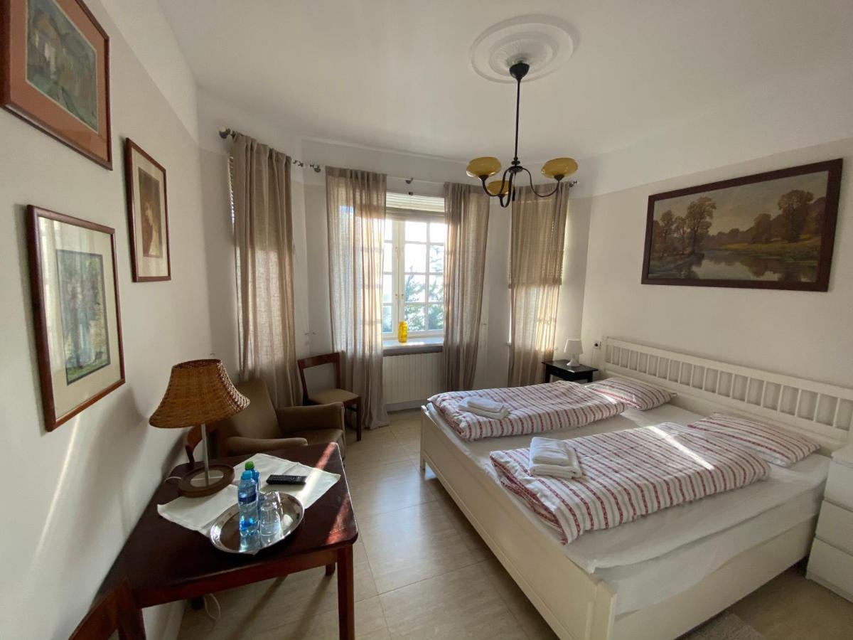 Krzysin Hotel Podkowa Lesna ภายนอก รูปภาพ